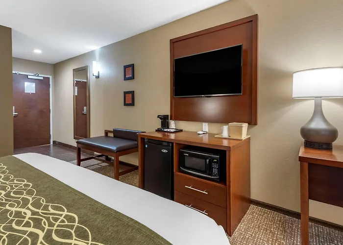 Comfort Inn & Suites Pittsburgh South