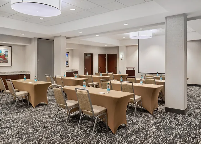 Homewood Suites By Hilton Grand Rapids Downtown