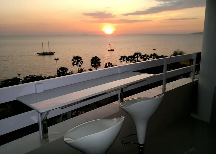 Jomtien Plaza Condotel