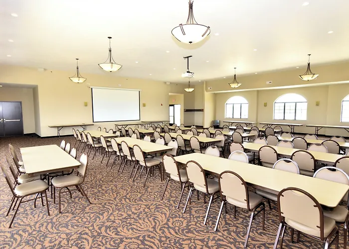 Cobblestone Inn & Suites - Holstein
