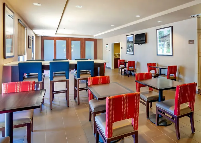 Comfort Inn & Suites Lynchburg Airport - University Area
