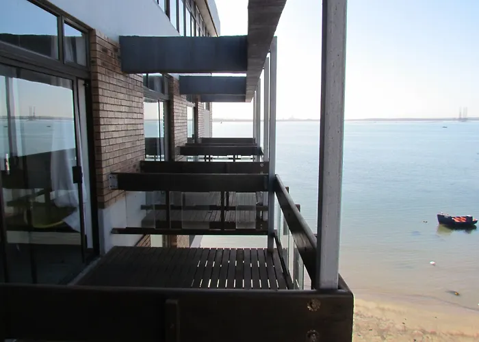 Hoedjiesbaai Hotel