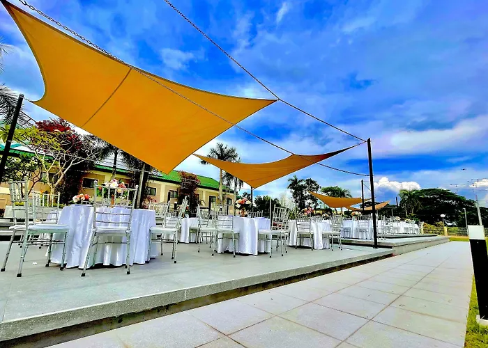 Luisita Central Park Hotel