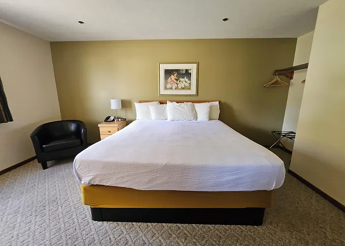 Budget Host Inn & Suites