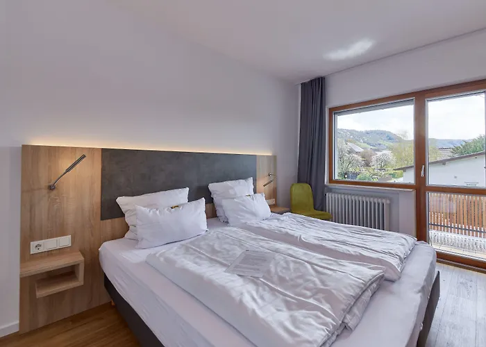 Moselhotel Weinhaus Simon `Sauna`Winzerstube`ELadesäule