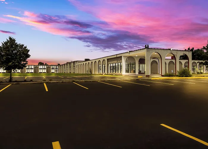 Red Roof Inn & Conference Center Chicago - N Aurora/ Naperville