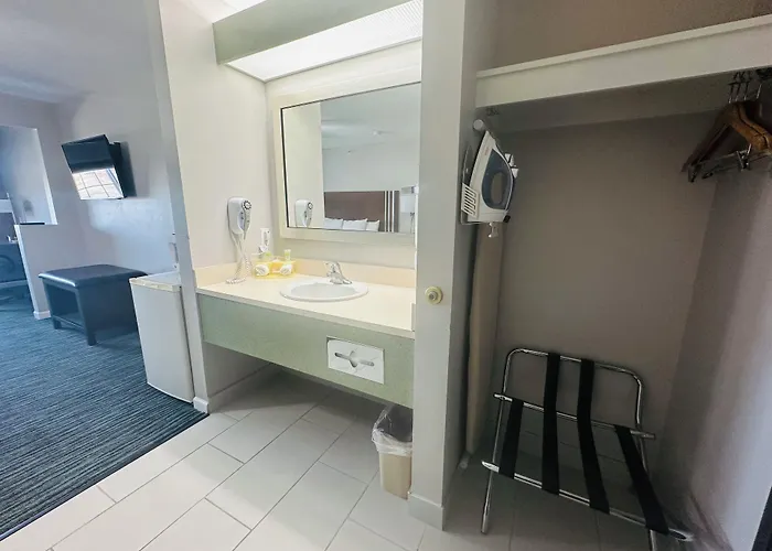 Bridgepointe Inn & Suites By Bphotels, Lincoln I-80 & 27Th St