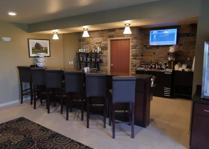 Cobblestone Inn & Suites-Winterset