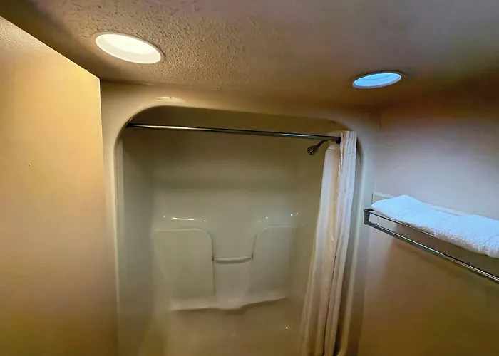 Camilla Inn & Suites