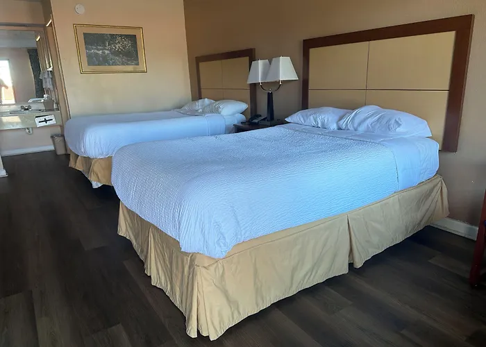 Camilla Inn & Suites