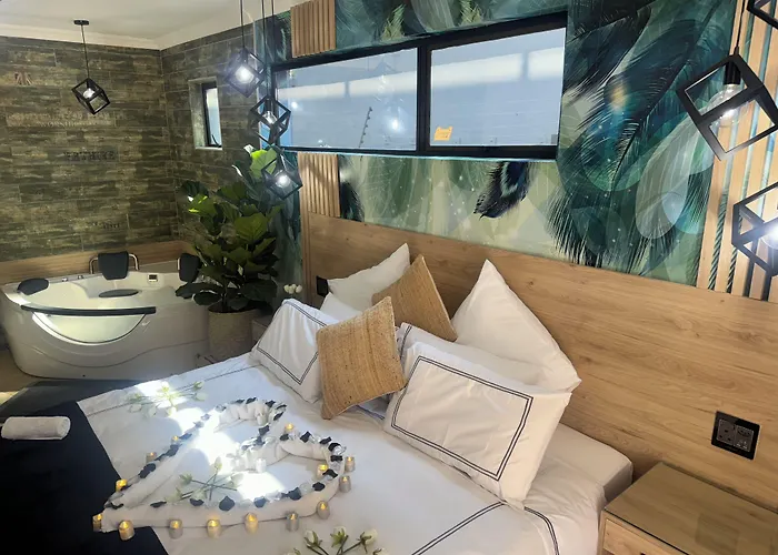 Africa Paradise - Or Tambo Airport Boutique Hotel