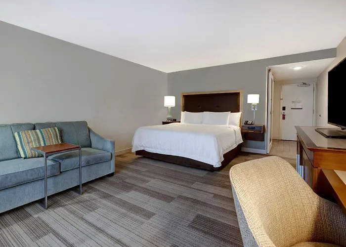 Hampton Inn & Suites Milwaukee West
