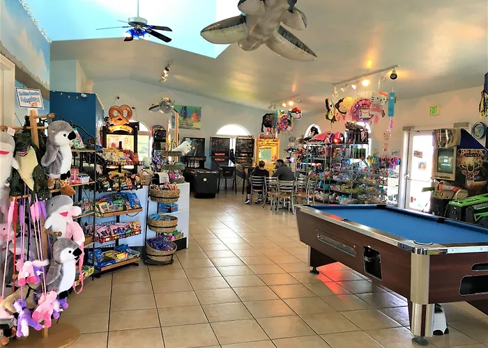 Emerald Dolphin Inn & Mini Golf