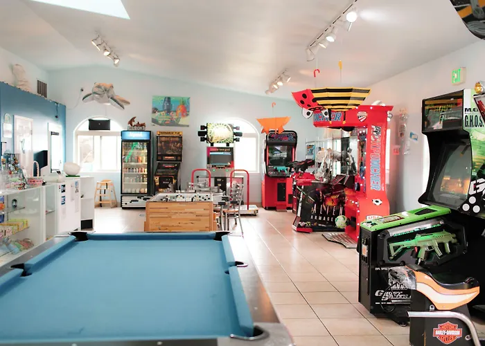 Emerald Dolphin Inn&Mini Golf