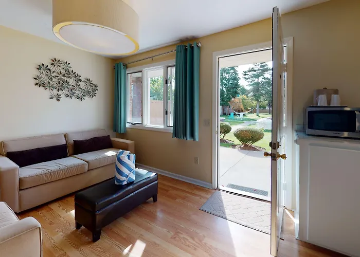 Breezeway Boutique Hotel