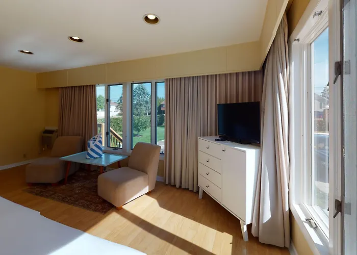 Breezeway Boutique Hotel