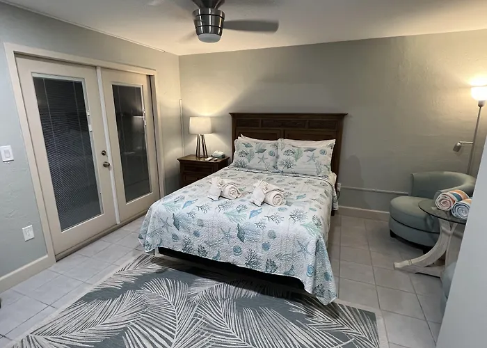 Tarpon Tale Inn