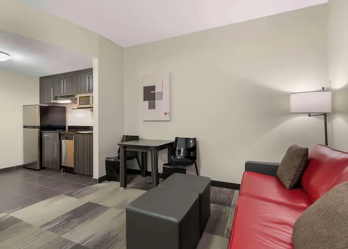 Best Western Plus Airport Inn & Suites