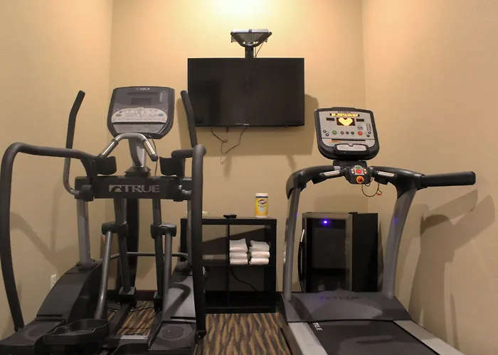 Cobblestone Inn & Suites - Denison | Oak Ridge