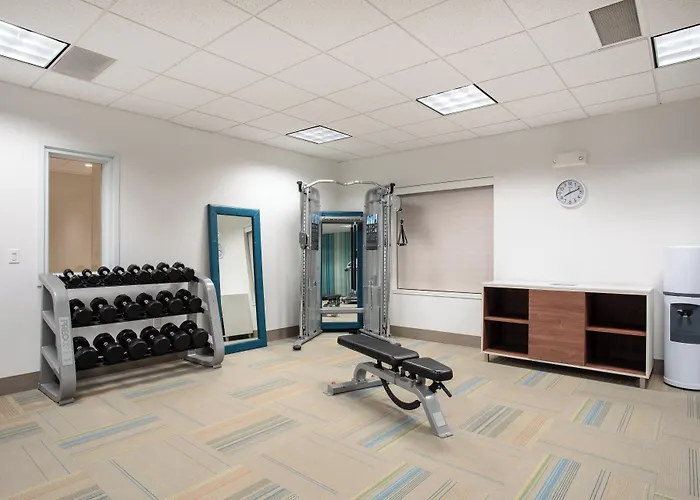 Holiday Inn Express & Suites Manhattan By Ihg