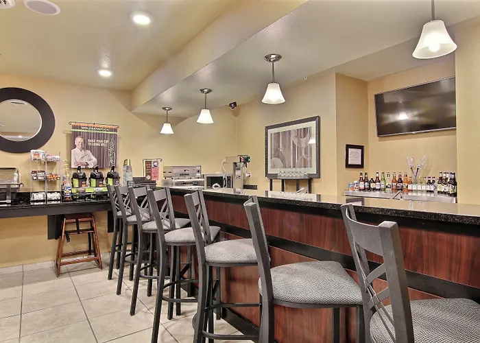 Cobblestone Inn & Suites - Linton