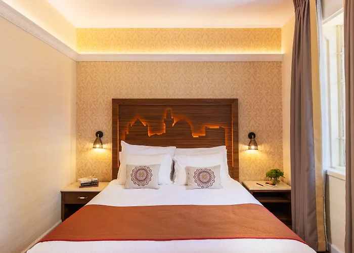 Ymca Three Arches Hotel