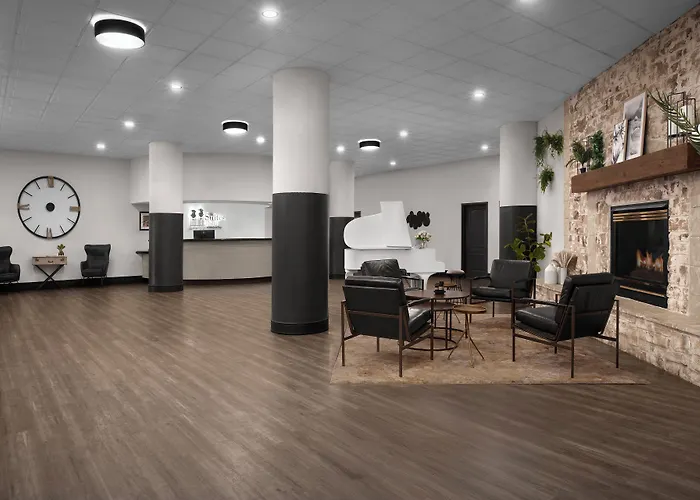 The Suites Hotel At Waterfront Plaza