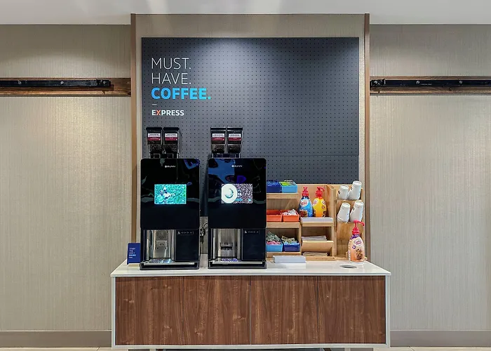 Holiday Inn Express & Suites Springfield By Ihg