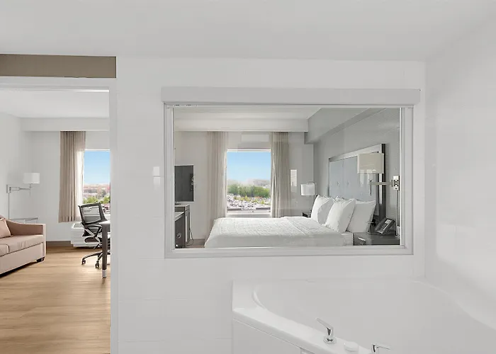 Hampton Inn & Suites By Hilton Toronto Markham