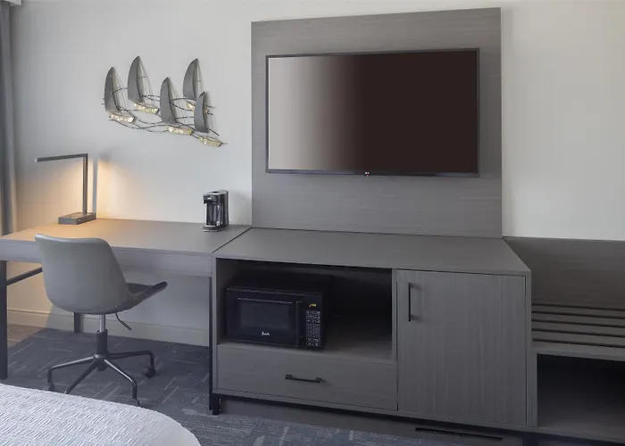 Hampton Inn & Suites Portsmouth Downtown