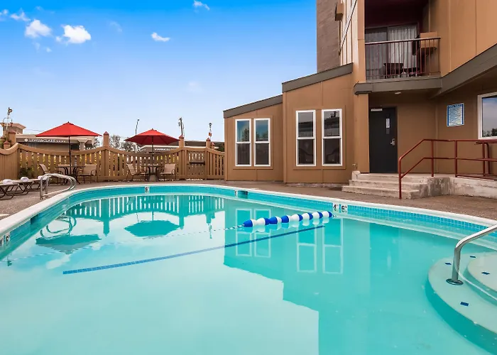 Best Western Plus Rivershore Hotel