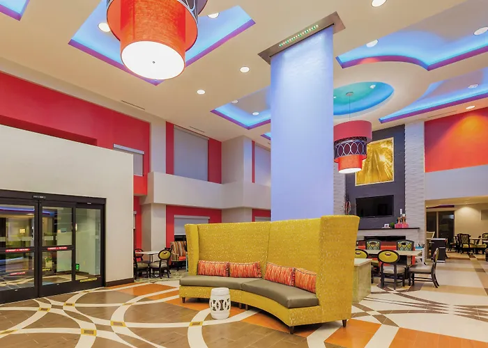 Holiday Inn Express & Suites Eureka By Ihg