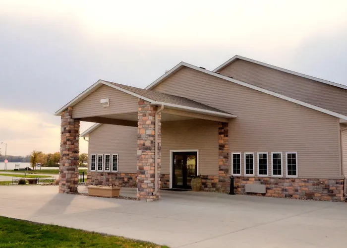 Cobblestone Inn & Suites - Lake View