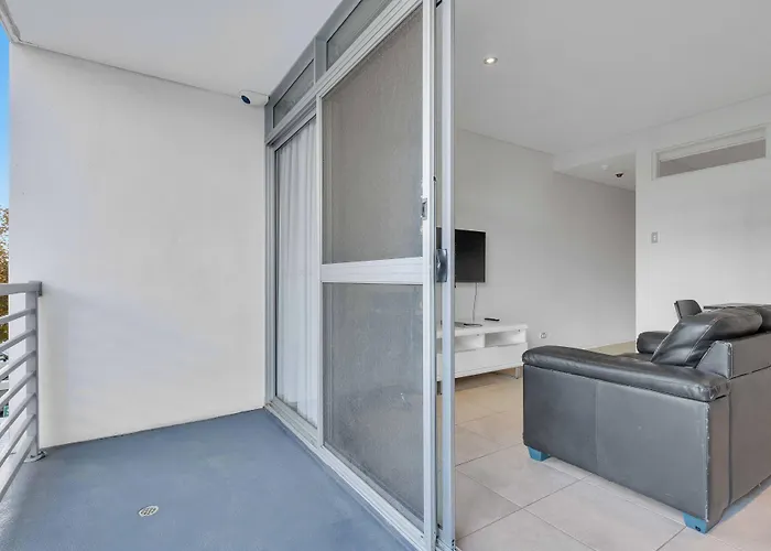 Mawson Lakes Hotel