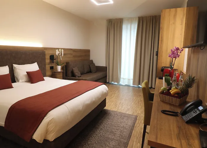 Threeland Hotel