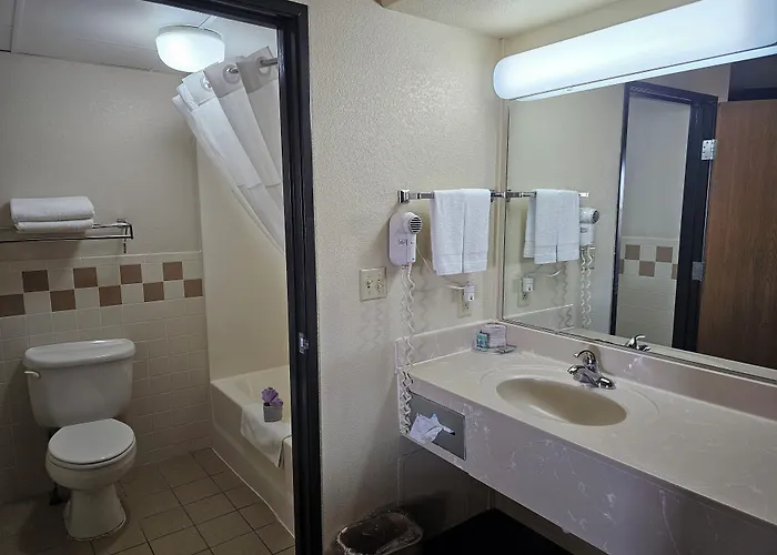 Fossil Creek Hotel & Suites