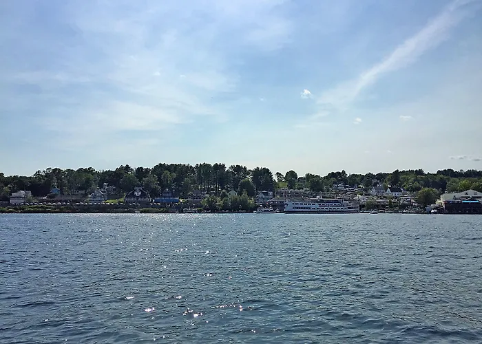 Half Moon Motel & Cottages