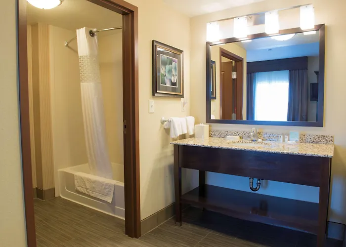 Hampton Inn & Suites Bismarck Northwest