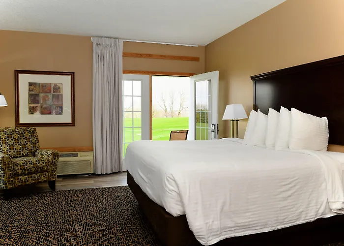 Cobblestone Inn & Suites - Denison | Majestic Hills