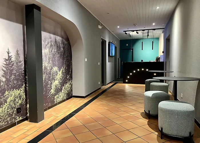 Hotel Merkur - West Station Lodge