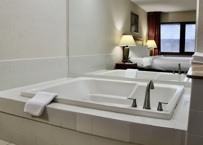 Carlton Lodge Hotel And Suites