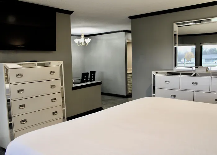 Carlton Lodge Hotel And Suites