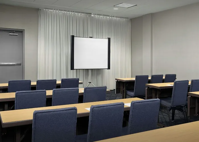 Courtyard By Marriott Salisbury
