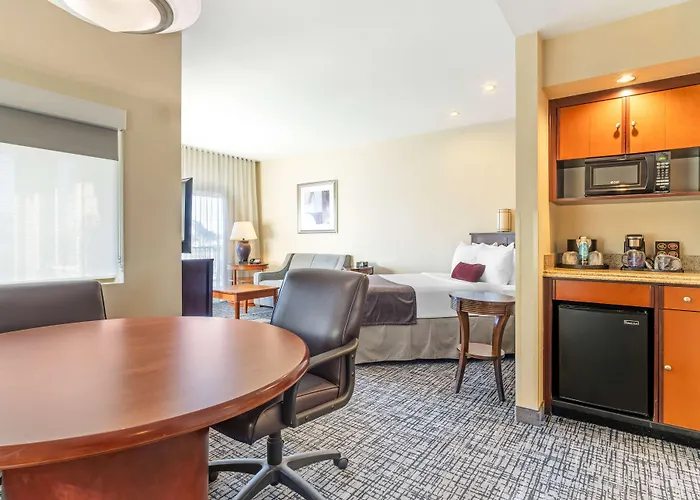 Best Western Plus Bayside Hotel