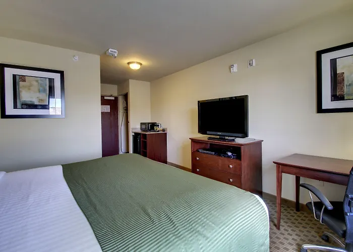 Cobblestone Inn & Suites - Rugby