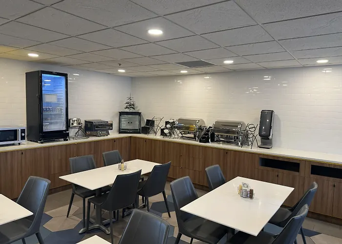Microtel Inn & Suites By Wyndham Wheeling At The Highlands