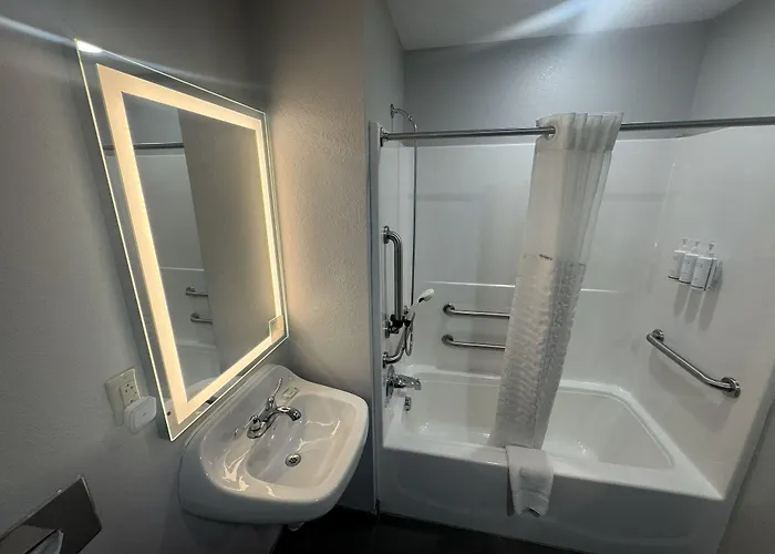 Microtel Inn & Suites By Wyndham Wheeling At The Highlands