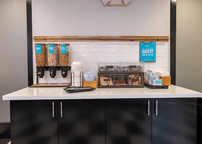Hampton Inn & Suites Dupont