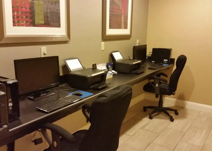 Holiday Inn Express & Suites Marion Northeast By Ihg