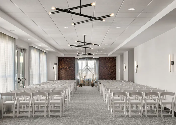 Courtyard Mankato Hotel & Event Center
